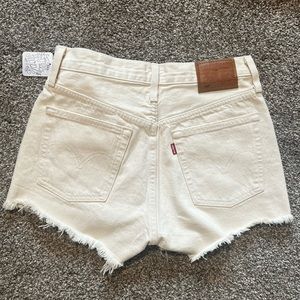 Levi Jeans high waisted shorts - white/cream - size 26 - new with tags